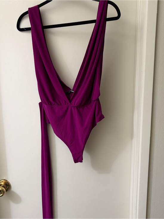 Fashion Nova Tops - Deep V Bodysuit in Magenta